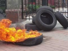In Kiev, under the Court of Appeal, tires were lit with the demand to investigate the affairs of the Maidan