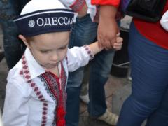 В Одессе устроили цепь вышиванок