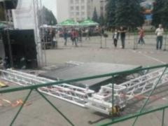 В Умани во время концерта на детей упало сценическое оборудование