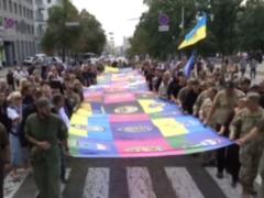 In Kharkov, deployed a 25-meter flag of unity