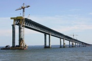 The builders started installing the railway arch of the Crimean bridge