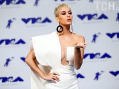 MTV Video Music Awards: Jackson s daughter went barefoot, and Katy Perry seduced a deep decolletage