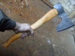 На Осокорках чоловік з сокирою напав на сусіда