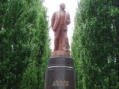 Замість Леніна в Києві невідомі встановили тризуб
