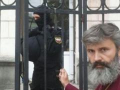 В Сети показали видео нападения  держиморд  Путина на украинский храм в Крыму