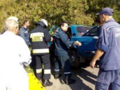 У Дніпрі автомобіль в їхав в дерево, є постраждалі