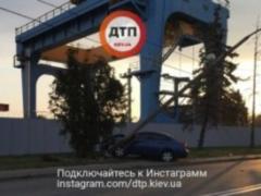On the Kiev dam the car flew off the road