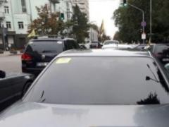 У Києві водії перекрили вулицю перед Радою