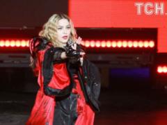 The delivery service forced Madonna to confirm her identity