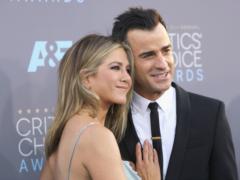 Justin Theroux and Jennifer Aniston share one cosmetic bag for two