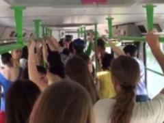 У Харкові кондуктор тролейбуса покусала пасажирку
