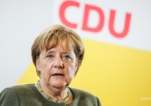 Media: Merkel s car was showered with tomatoes