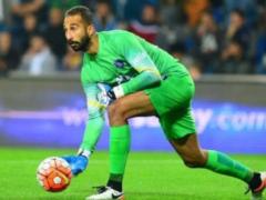 The Turkish goalkeeper received a bottle on the head from his former fans
