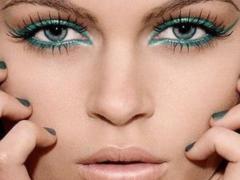Two types of women and two types of makeup