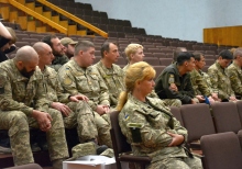 In Ukraine, they let NATO s standards for first fighters medics