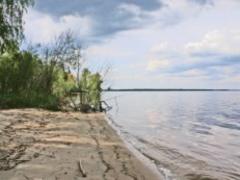 На березі київського озера знайшли гранатомет