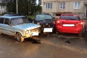 В Кировграде пьяный водитель угнал «Жигули» и протаранил несколько машин