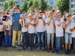Mass media: Kharkov schoolchildren are forced to buy shirts under the arrival of city officials