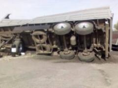 Вантажівка зіткнулася з поїздом в Харківській області