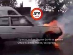 В столице возле ТРЦ горело авто