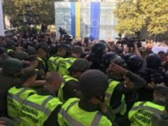 В Одессе изза драки возле городского совета пострадали 36 силовиков