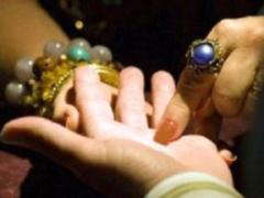 У центрі Києва ворожка пограбувала пенсіонерку