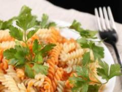 Snacks at work undermine health