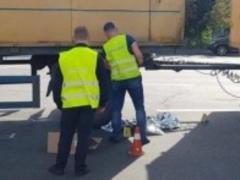 In Kiev, a truck crushed on a pedestrian crossing woman