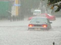 Weather forecasters warn of heavy downpours and thunderstorms in Ukraine