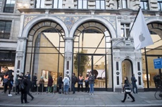 For a long time this was not. For the new iPhone 8 there are no queues