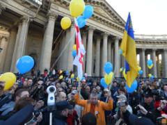 У центрі Пітера кричали:  Слава Україні! 