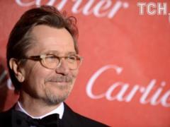 59-year-old star of the  Fifth Element  and  Leon  Gary Oldman married for the fifth time
