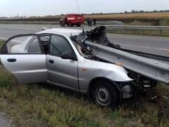 У Полтавській області машина влетіла у відбійник, двоє людей загинули