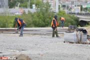 In Gornouralsk high school students are forced to build a sports ground. The seventh grader was injured