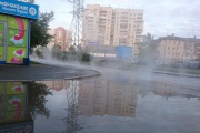 Комунальники спеціально залили окропом вулицю Червоних командирів, щоб полагодити Теплокамери