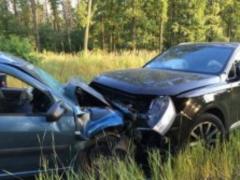 В Азербайджані на трасі зіткнулися дві іномарки, семеро людей загинули