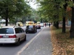 У центрі Риги автомобіль врізався в дитячу групу