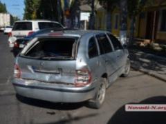 У Миколаєві БТР врізався в легковиком
