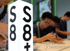 The sales of flexible OLED displays of small size are growing rapidly