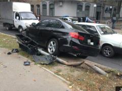 У Харкові на ХТЗ BMW зніс світлофор