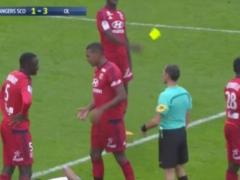 Do not throw a card: in France, the footballer received an absurd removal