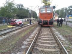Under the Kiev train drove to the car