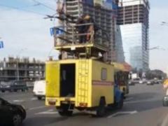 Київ знову стоїть у пробках изза ПП з тролейбусом