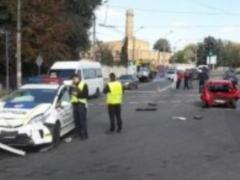 У Запоріжжі поліція влаштувала ДТП з постраждалими
