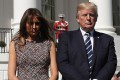 Donald, Melania and Ivanka Trump paid a minute of silence to the memory of the victims of shooting in Las Vegas