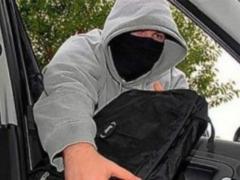 У Києві невідомі вкрали з машини сумку з мільйоном гривень