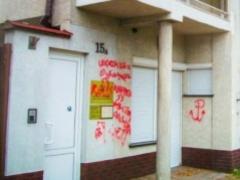 Polish police launched an investigation into the inscriptions at the consulate of Ukraine in Rzeszow