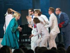 The premiere took place in the Army Theater