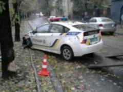 Столичні поліцейські розбили авто на Троєщині