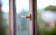 Under Kiev, the child fell out of the window on the 18th floor